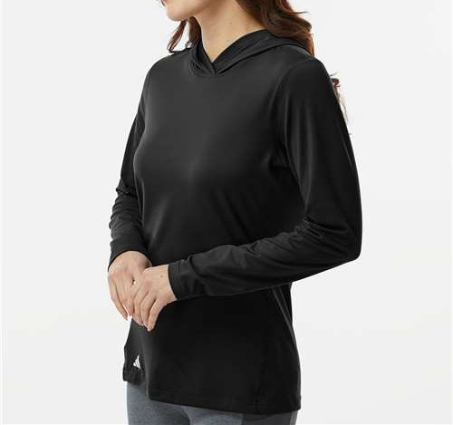Women'S Performance Hooded Pullover in Black